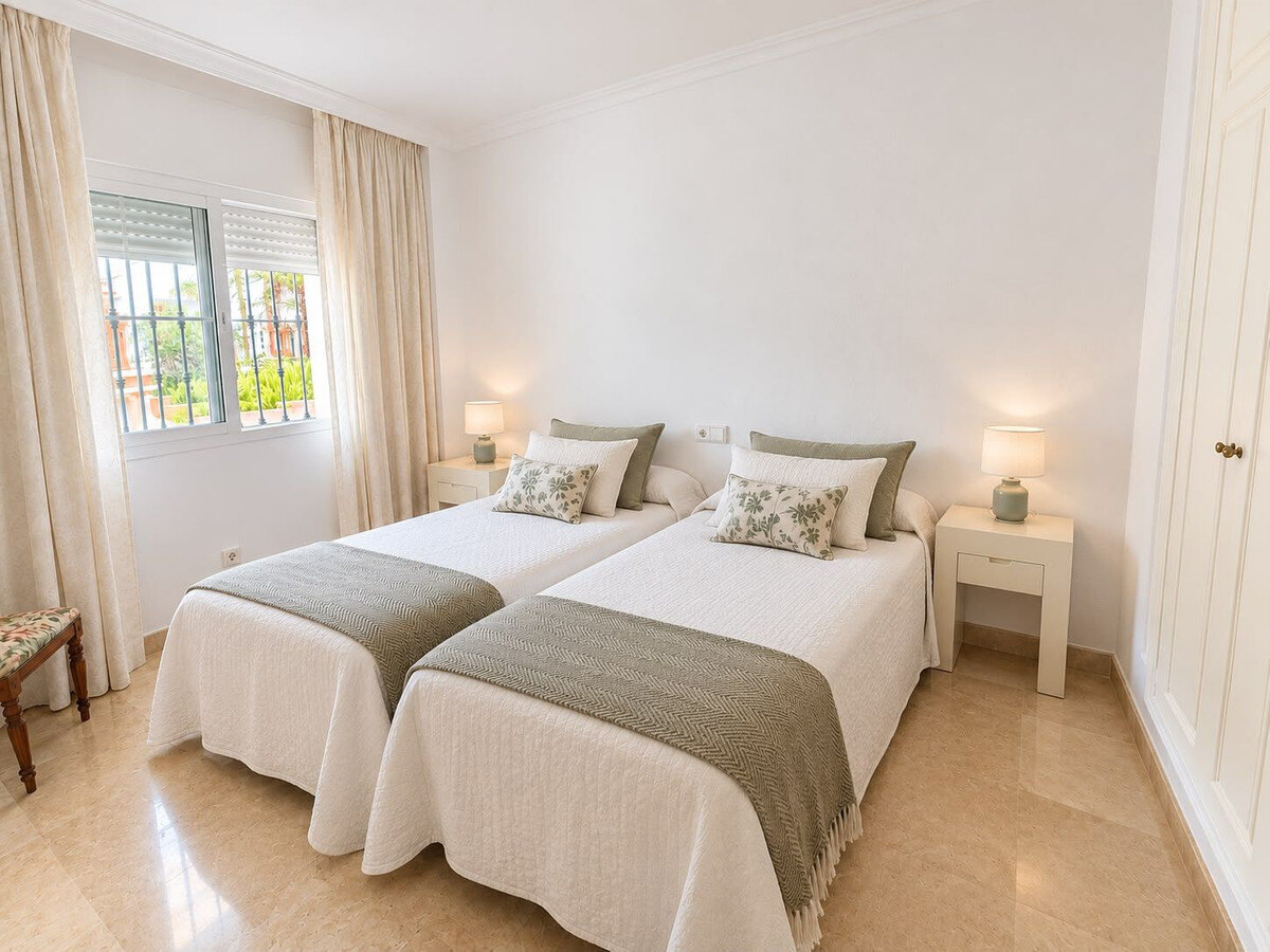 FOR SALE 🏡 Three-Bedroom Beachfront Apartment with Sea Views and Direct Beach Access – Puerto Banús, Marbella 🇪🇸