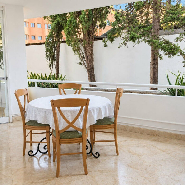 FOR SALE 🏡 Three-Bedroom Beachfront Apartment with Sea Views and Direct Beach Access – Puerto Banús, Marbella 🇪🇸
