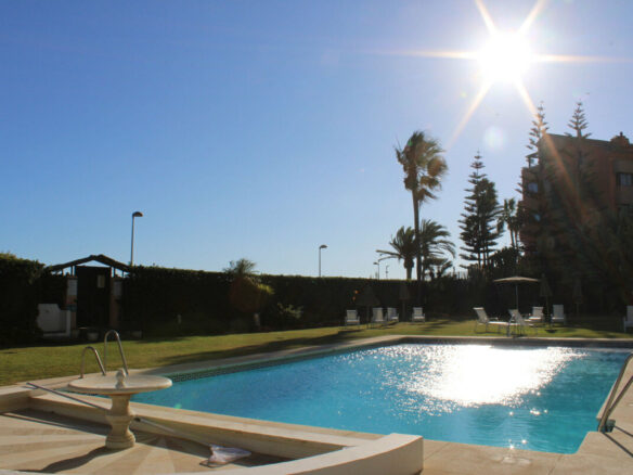 FOR SALE 🏡 Three-Bedroom Beachfront Apartment with Sea Views and Direct Beach Access – Puerto Banús, Marbella 🇪🇸