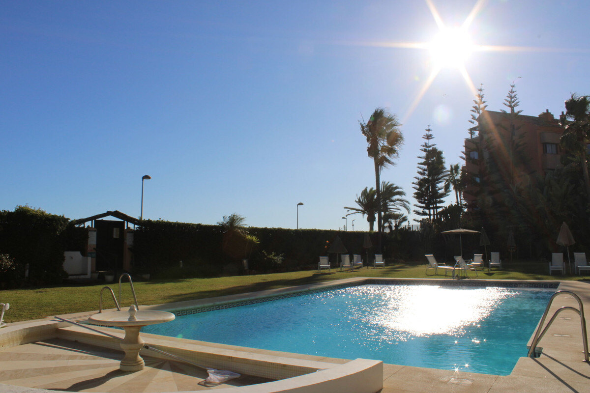 FOR SALE 🏡 Three-Bedroom Beachfront Apartment with Sea Views and Direct Beach Access – Puerto Banús, Marbella 🇪🇸