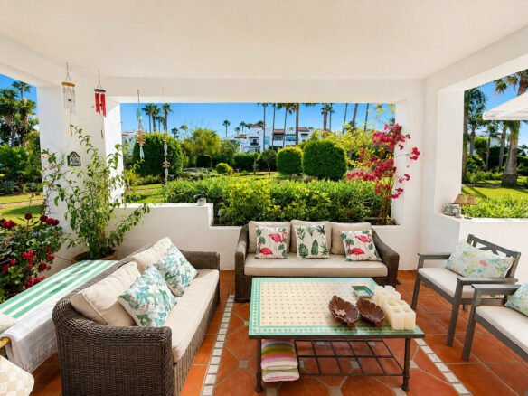 FOR SALE 🏡 Corner Ground-Floor Apartment Steps from the Beach – Costalita, New Golden Mile, Estepona 🇪🇸