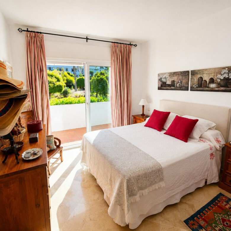 FOR SALE 🏡 Corner Ground-Floor Apartment Steps from the Beach – Costalita, New Golden Mile, Estepona 🇪🇸