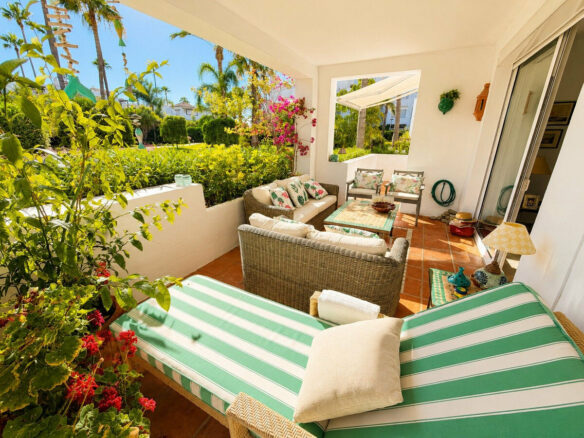FOR SALE 🏡 Corner Ground-Floor Apartment Steps from the Beach – Costalita, New Golden Mile, Estepona 🇪🇸