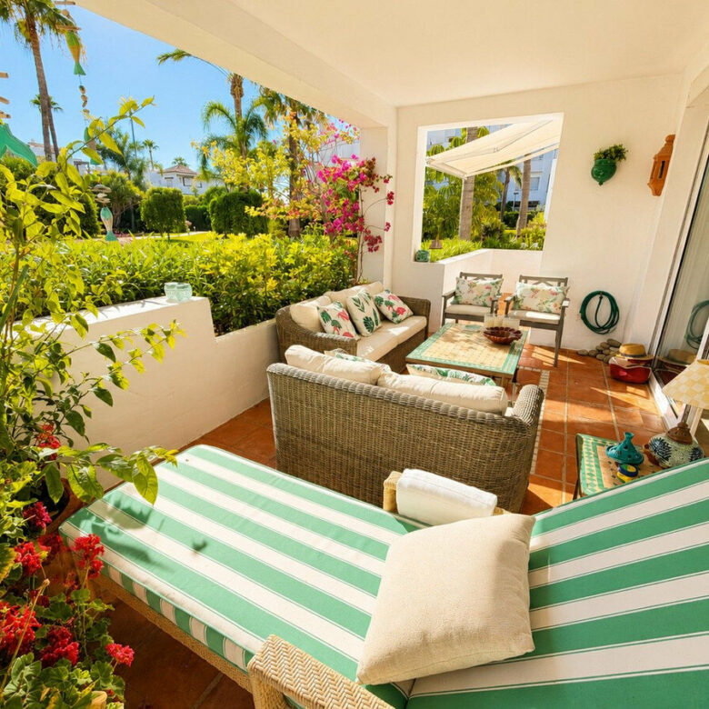 FOR SALE 🏡 Corner Ground-Floor Apartment Steps from the Beach – Costalita, New Golden Mile, Estepona 🇪🇸