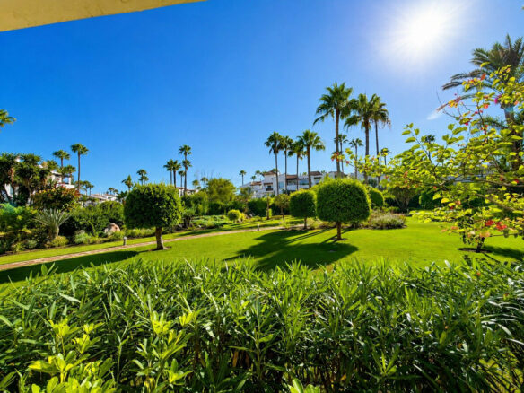 FOR SALE 🏡 Corner Ground-Floor Apartment Steps from the Beach – Costalita, New Golden Mile, Estepona 🇪🇸