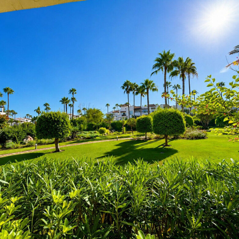 FOR SALE 🏡 Corner Ground-Floor Apartment Steps from the Beach – Costalita, New Golden Mile, Estepona 🇪🇸