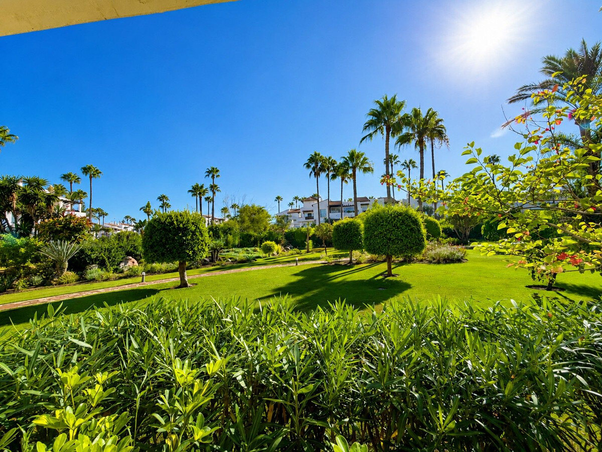 FOR SALE 🏡 Corner Ground-Floor Apartment Steps from the Beach – Costalita, New Golden Mile, Estepona 🇪🇸