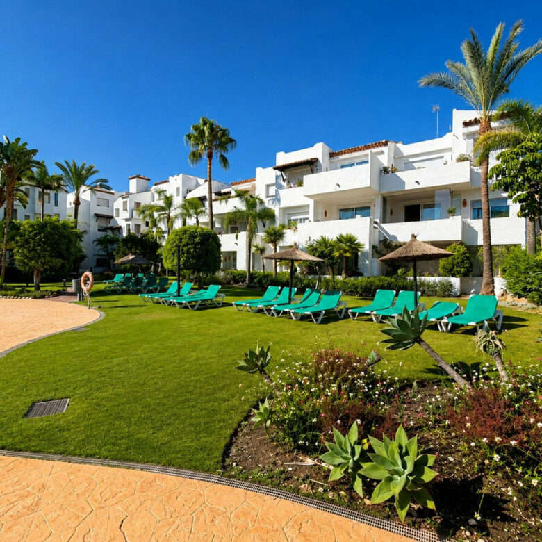 FOR SALE 🏡 Corner Ground-Floor Apartment Steps from the Beach – Costalita, New Golden Mile, Estepona 🇪🇸