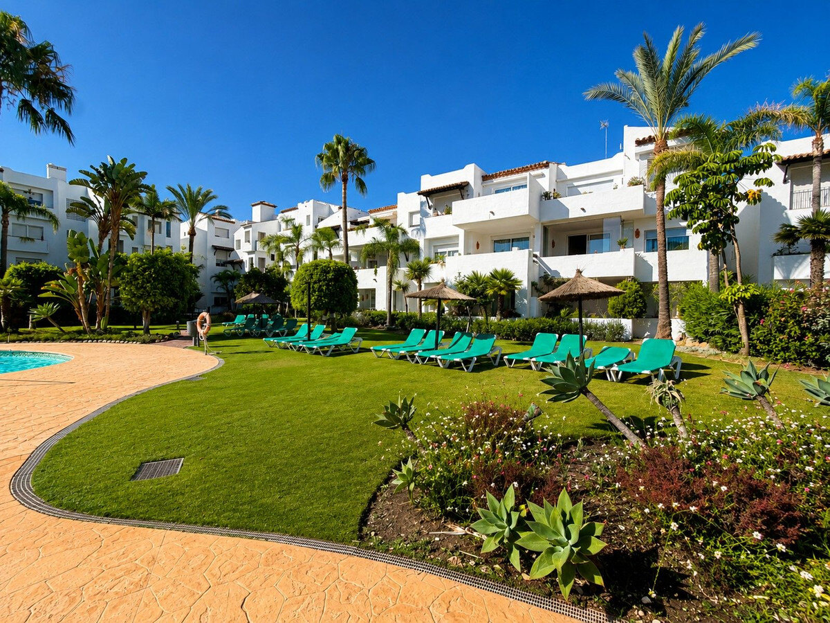 FOR SALE 🏡 Corner Ground-Floor Apartment Steps from the Beach – Costalita, New Golden Mile, Estepona 🇪🇸