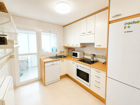 FOR SALE 🏡 Corner Ground-Floor Apartment Steps from the Beach – Costalita, New Golden Mile, Estepona 🇪🇸