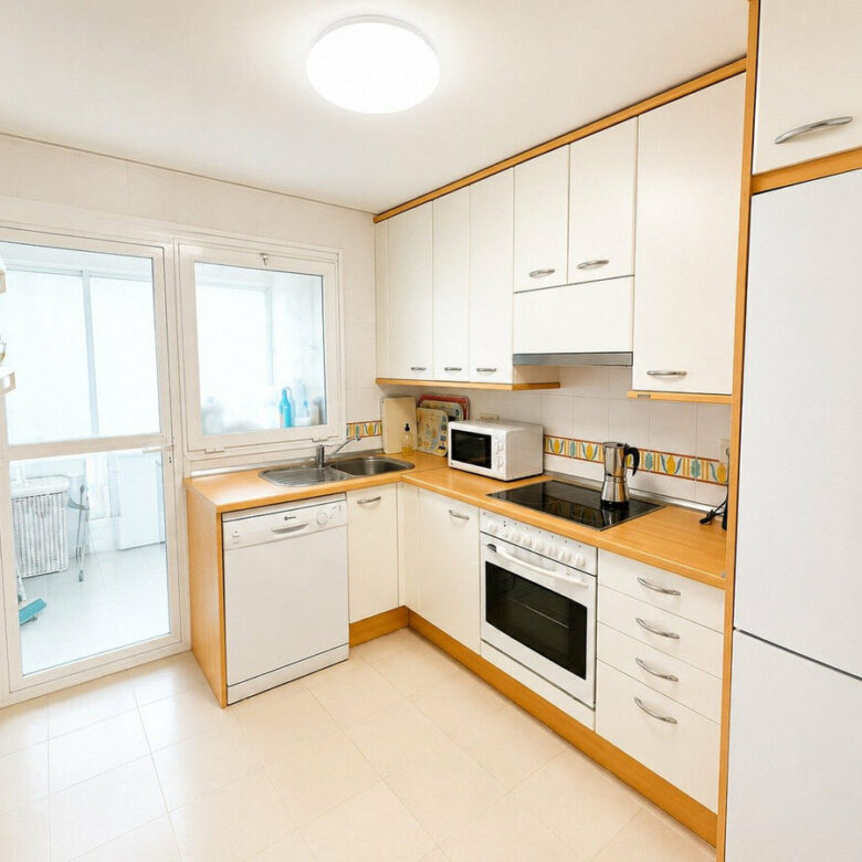 FOR SALE 🏡 Corner Ground-Floor Apartment Steps from the Beach – Costalita, New Golden Mile, Estepona 🇪🇸