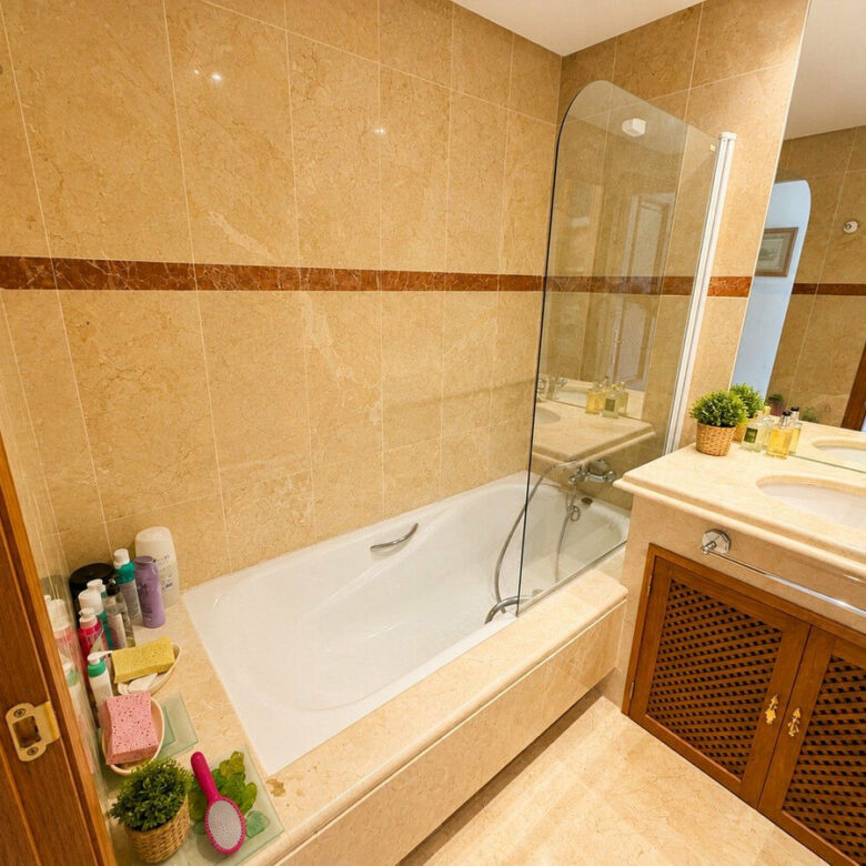 FOR SALE 🏡 Corner Ground-Floor Apartment Steps from the Beach – Costalita, New Golden Mile, Estepona 🇪🇸