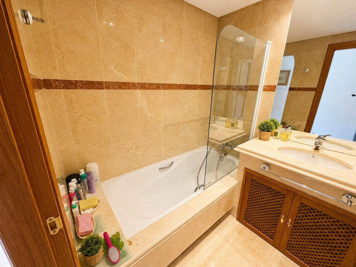 FOR SALE 🏡 Corner Ground-Floor Apartment Steps from the Beach – Costalita, New Golden Mile, Estepona 🇪🇸
