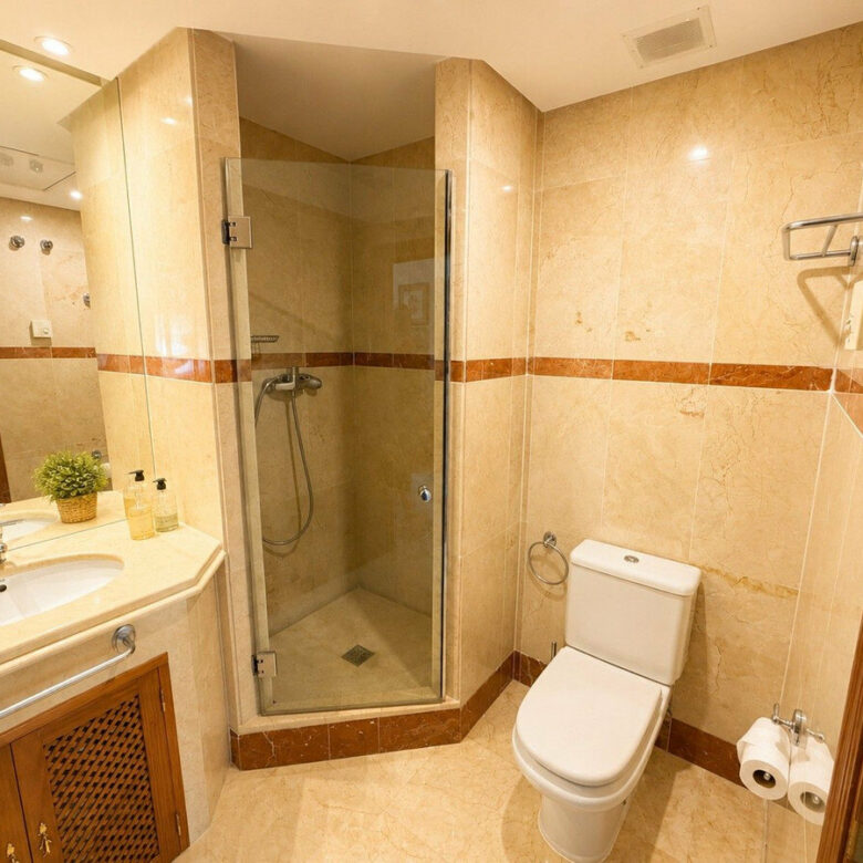 FOR SALE 🏡 Corner Ground-Floor Apartment Steps from the Beach – Costalita, New Golden Mile, Estepona 🇪🇸