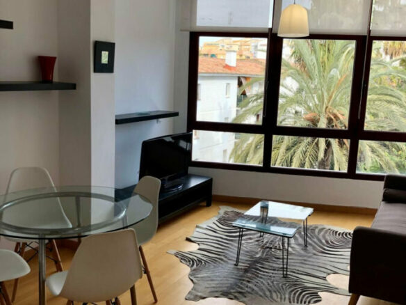 FOR SALE 🏡 Bright Two-Bedroom Apartment by Plaza del Rocío, Steps from the Old Town – Estepona Centre, Estepona 🇪🇸