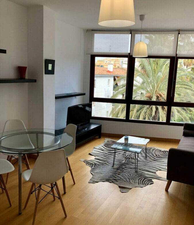 FOR SALE 🏡 Bright Two-Bedroom Apartment by Plaza del Rocío, Steps from the Old Town – Estepona Centre, Estepona 🇪🇸