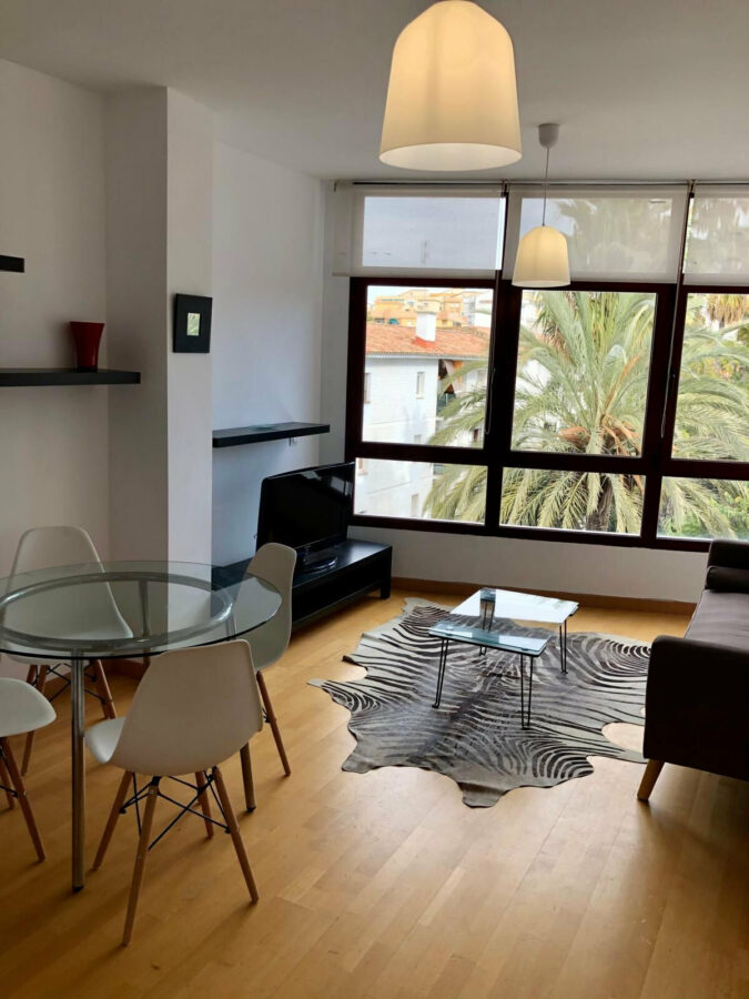 FOR SALE 🏡 Bright Two-Bedroom Apartment by Plaza del Rocío, Steps from the Old Town – Estepona Centre, Estepona 🇪🇸