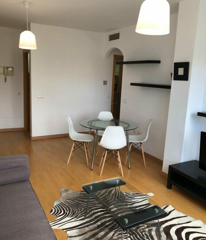 FOR SALE 🏡 Bright Two-Bedroom Apartment by Plaza del Rocío, Steps from the Old Town – Estepona Centre, Estepona 🇪🇸