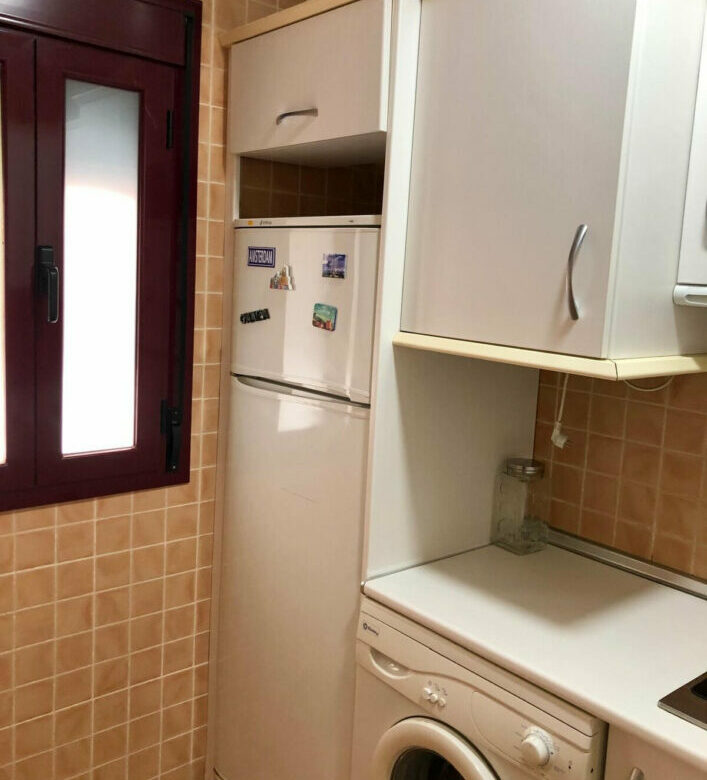 FOR SALE 🏡 Bright Two-Bedroom Apartment by Plaza del Rocío, Steps from the Old Town – Estepona Centre, Estepona 🇪🇸