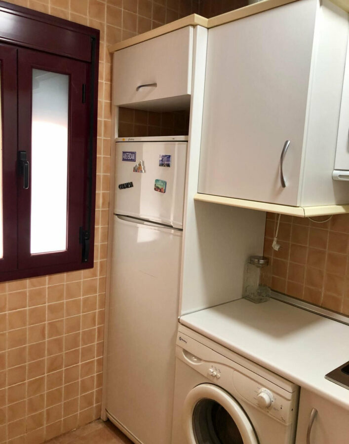 FOR SALE 🏡 Bright Two-Bedroom Apartment by Plaza del Rocío, Steps from the Old Town – Estepona Centre, Estepona 🇪🇸