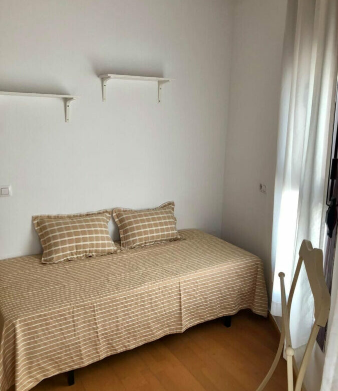 FOR SALE 🏡 Bright Two-Bedroom Apartment by Plaza del Rocío, Steps from the Old Town – Estepona Centre, Estepona 🇪🇸