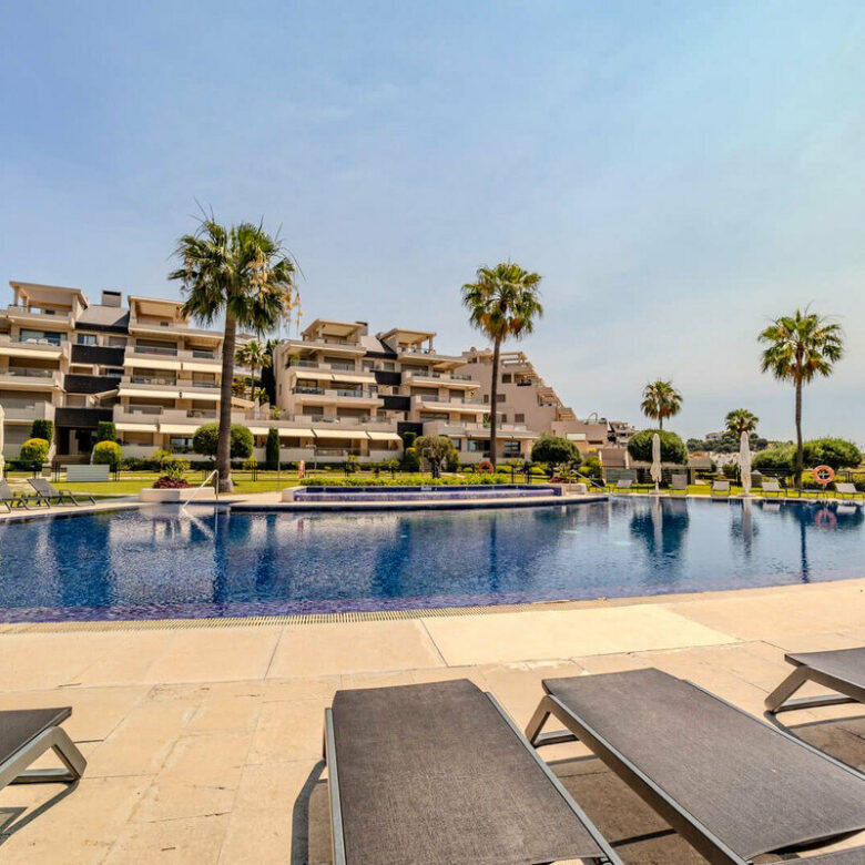 FOR SALE 🏡 Three-Bedroom Garden Apartment with Large Terrace in a Golf Resort – Arrayanes Golf, Benahavís 🇪🇸