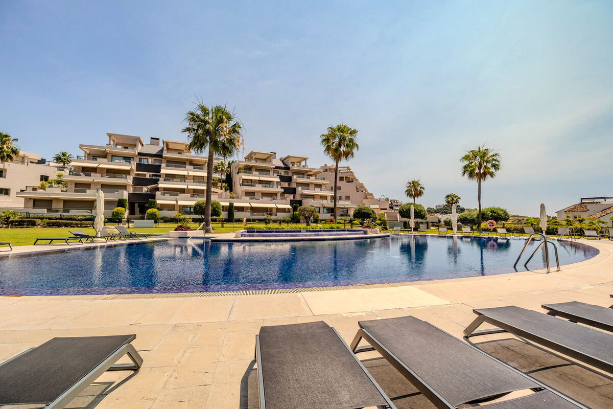 FOR SALE 🏡 Three-Bedroom Garden Apartment with Large Terrace in a Golf Resort – Arrayanes Golf, Benahavís 🇪🇸