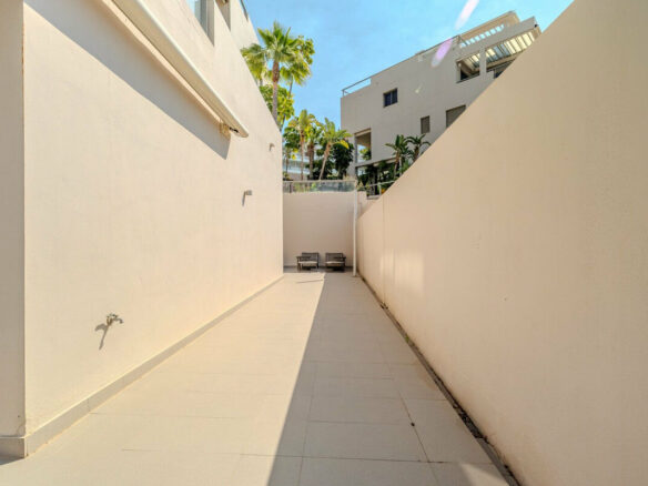 FOR SALE 🏡 Three-Bedroom Garden Apartment with Large Terrace in a Golf Resort – Arrayanes Golf, Benahavís 🇪🇸