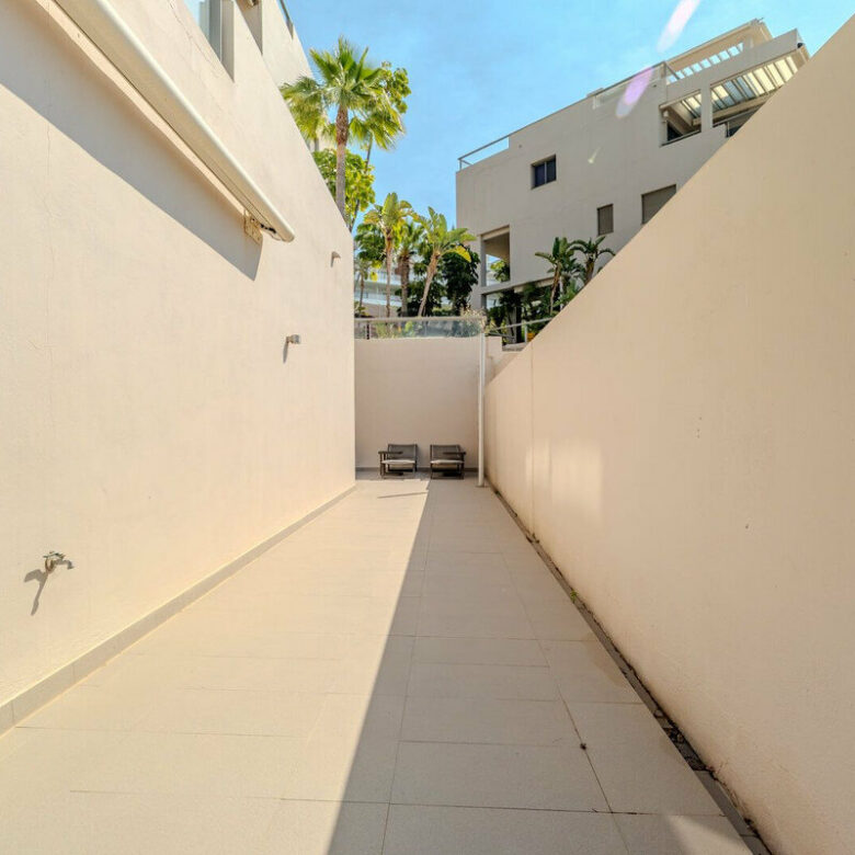 FOR SALE 🏡 Three-Bedroom Garden Apartment with Large Terrace in a Golf Resort – Arrayanes Golf, Benahavís 🇪🇸