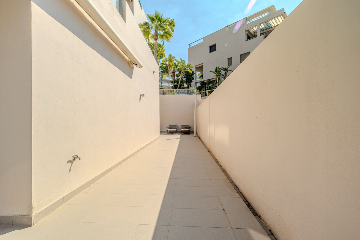 FOR SALE 🏡 Three-Bedroom Garden Apartment with Large Terrace in a Golf Resort – Arrayanes Golf, Benahavís 🇪🇸