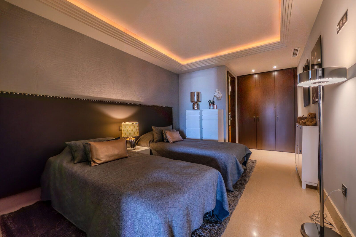 FOR SALE 🏡 Three-Bedroom Garden Apartment with Large Terrace in a Golf Resort – Arrayanes Golf, Benahavís 🇪🇸