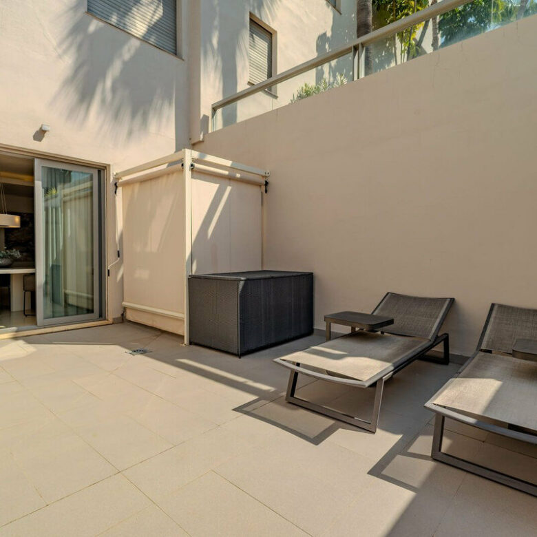 FOR SALE 🏡 Three-Bedroom Garden Apartment with Large Terrace in a Golf Resort – Arrayanes Golf, Benahavís 🇪🇸