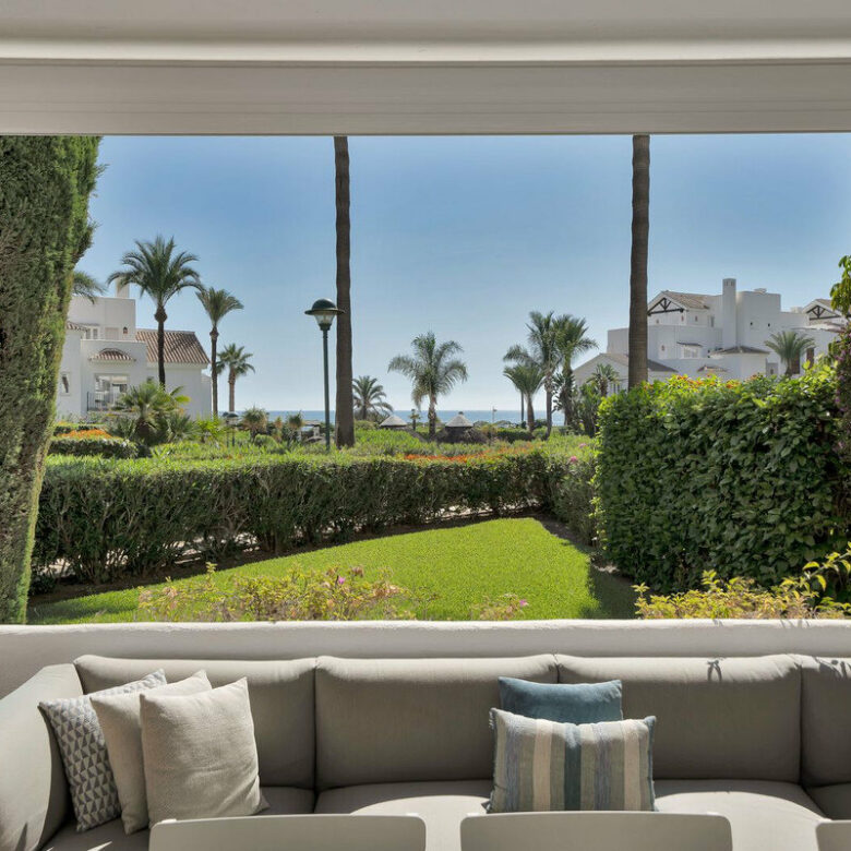 FOR SALE 🏡 Beachfront Garden Apartment in a Gated Community – Los Monteros, Marbella East 🇪🇸