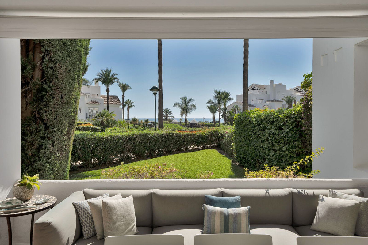 FOR SALE 🏡 Beachfront Garden Apartment in a Gated Community – Los Monteros, Marbella East 🇪🇸