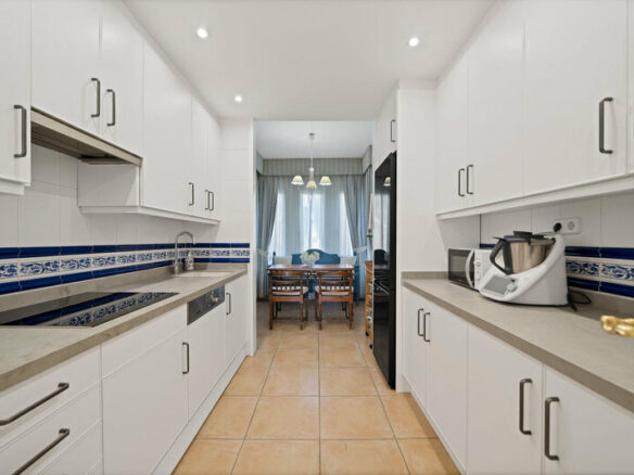 FOR SALE 🏡 Beachfront Garden Apartment in a Gated Community – Los Monteros, Marbella East 🇪🇸