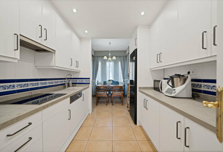FOR SALE 🏡 Beachfront Garden Apartment in a Gated Community – Los Monteros, Marbella East 🇪🇸