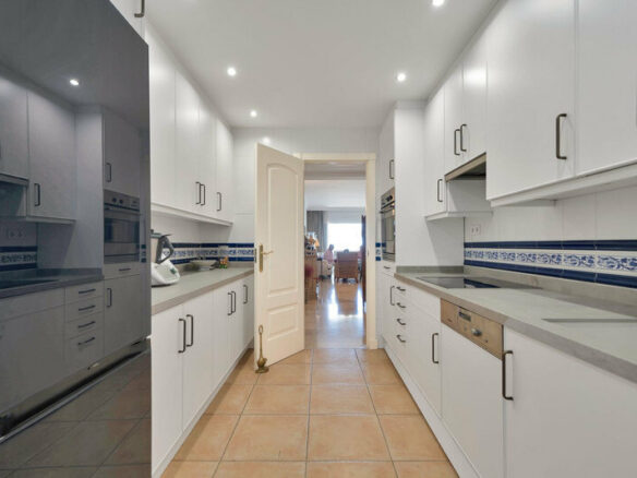 FOR SALE 🏡 Beachfront Garden Apartment in a Gated Community – Los Monteros, Marbella East 🇪🇸