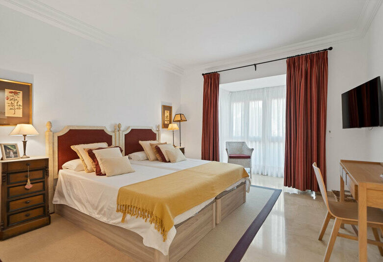 FOR SALE 🏡 Beachfront Garden Apartment in a Gated Community – Los Monteros, Marbella East 🇪🇸