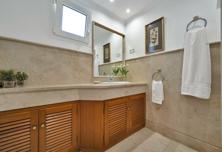 FOR SALE 🏡 Beachfront Garden Apartment in a Gated Community – Los Monteros, Marbella East 🇪🇸
