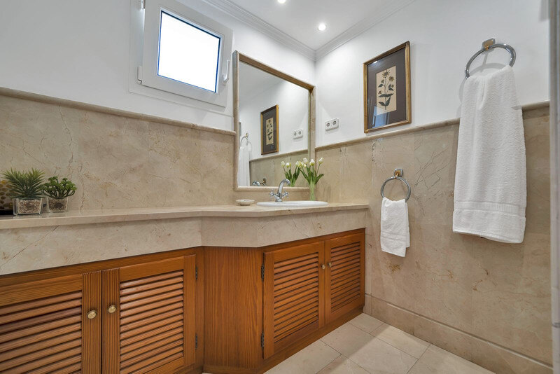 FOR SALE 🏡 Beachfront Garden Apartment in a Gated Community – Los Monteros, Marbella East 🇪🇸