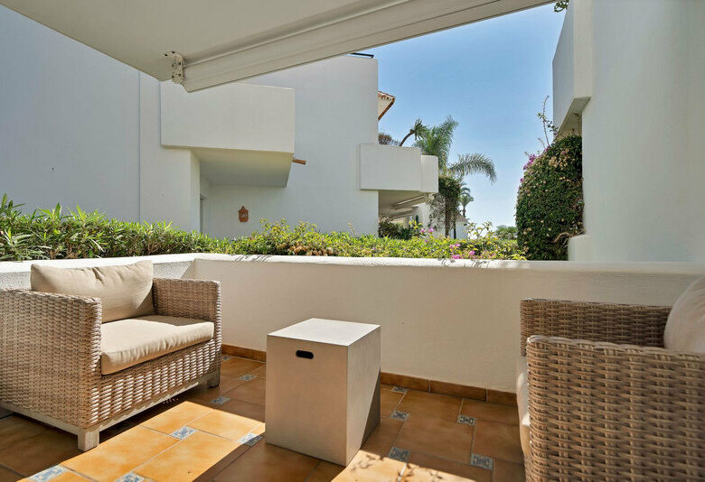 FOR SALE 🏡 Beachfront Garden Apartment in a Gated Community – Los Monteros, Marbella East 🇪🇸