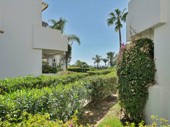 FOR SALE 🏡 Beachfront Garden Apartment in a Gated Community – Los Monteros, Marbella East 🇪🇸