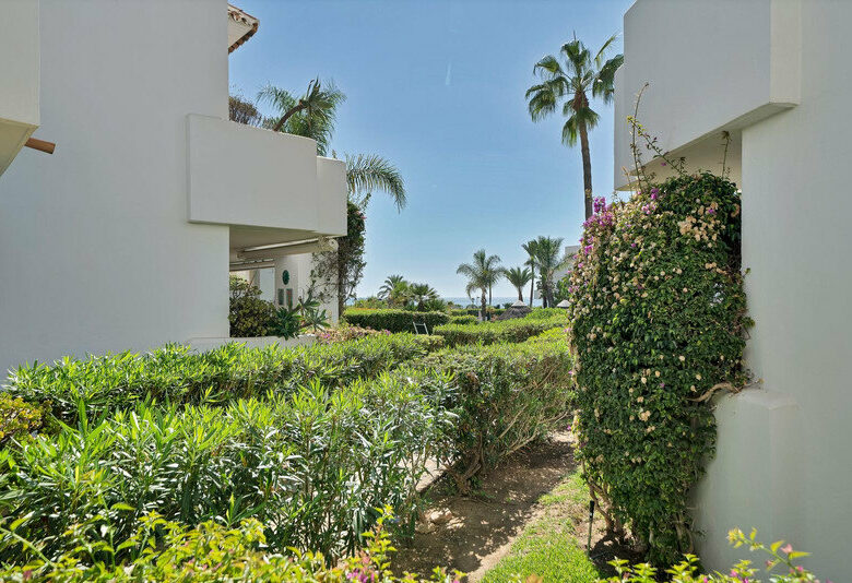 FOR SALE 🏡 Beachfront Garden Apartment in a Gated Community – Los Monteros, Marbella East 🇪🇸