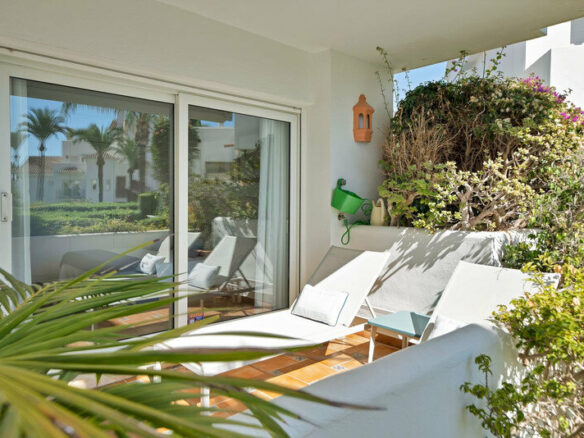 FOR SALE 🏡 Beachfront Garden Apartment in a Gated Community – Los Monteros, Marbella East 🇪🇸
