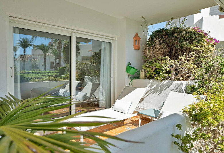 FOR SALE 🏡 Beachfront Garden Apartment in a Gated Community – Los Monteros, Marbella East 🇪🇸