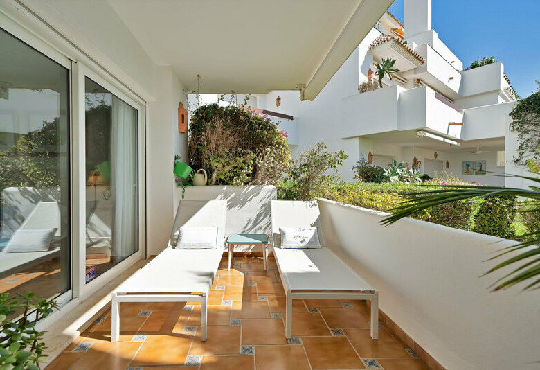 FOR SALE 🏡 Beachfront Garden Apartment in a Gated Community – Los Monteros, Marbella East 🇪🇸