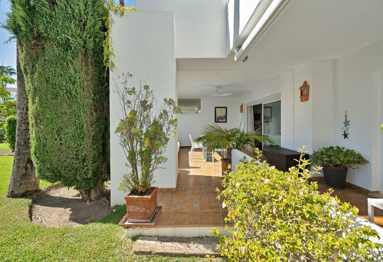 FOR SALE 🏡 Beachfront Garden Apartment in a Gated Community – Los Monteros, Marbella East 🇪🇸