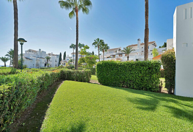 FOR SALE 🏡 Beachfront Garden Apartment in a Gated Community – Los Monteros, Marbella East 🇪🇸
