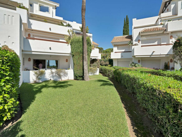 FOR SALE 🏡 Beachfront Garden Apartment in a Gated Community – Los Monteros, Marbella East 🇪🇸
