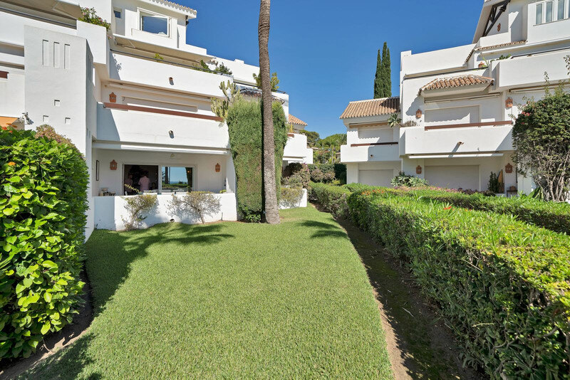 FOR SALE 🏡 Beachfront Garden Apartment in a Gated Community – Los Monteros, Marbella East 🇪🇸